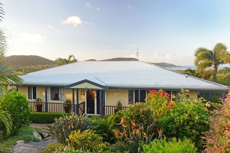 4 Whitehaven Crescent, CANNONVALE QLD 4802, Cannonvale - Image 1