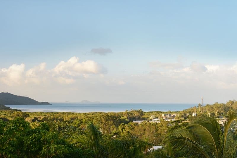 4 Whitehaven Crescent, CANNONVALE QLD 4802, Cannonvale - Thumbnail 2
