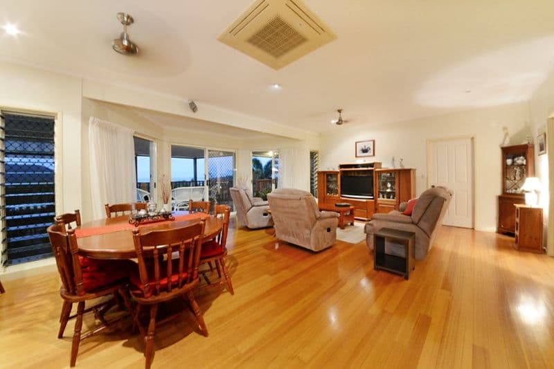 4 Whitehaven Crescent, CANNONVALE QLD 4802, Cannonvale - Thumbnail 3