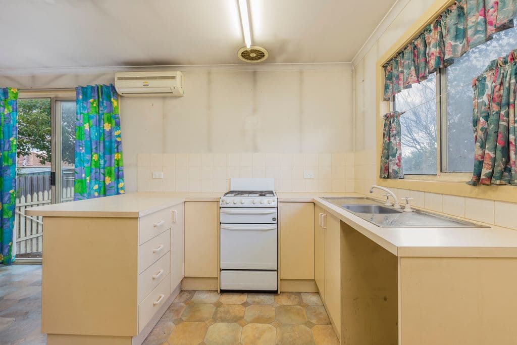 11 McNeil Avenue, East Geelong VIC 3219, East Geelong - Thumbnail 3