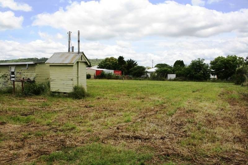29 Neale Avenue, ALLORA QLD 4362, Allora - Thumbnail 3
