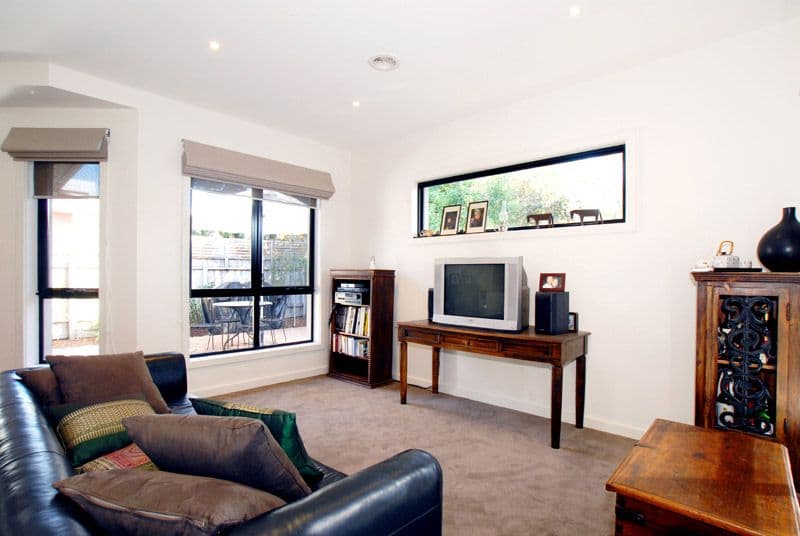  17  Norfolk Street, GLEN WAVERLEY VIC 3150, Glen Waverley - Thumbnail 2