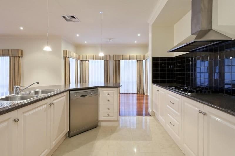 29 Langhorne Crescent, ROWVILLE VIC 3178, Rowville - Thumbnail 2