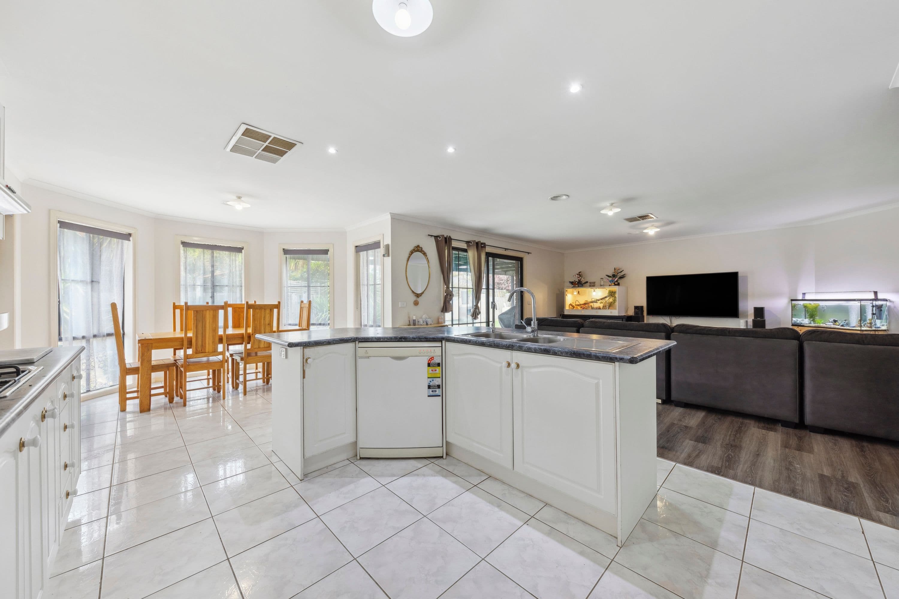 24 Bluegrass Crescent, Pakenham VIC 3810, Pakenham - Thumbnail 5