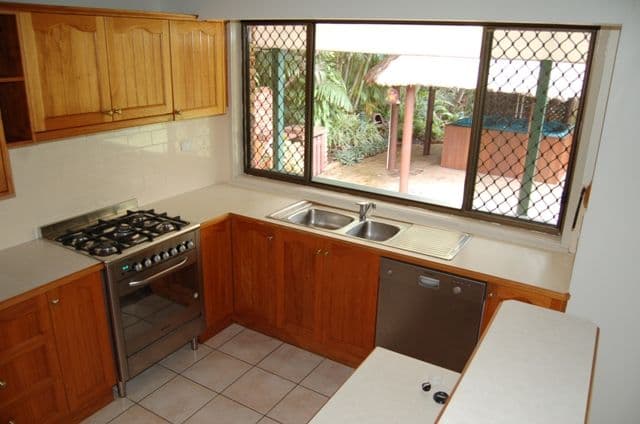 36 Parfrey Road, ROCHEDALE SOUTH QLD 4123, Rochedale South - Thumbnail 4
