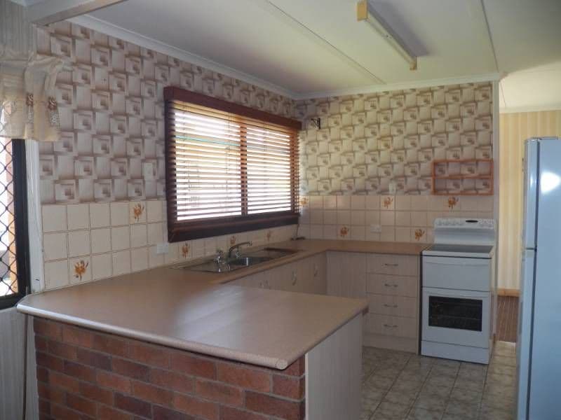 16 Wodonga Street, CLINTON QLD 4680, Clinton - Thumbnail 2