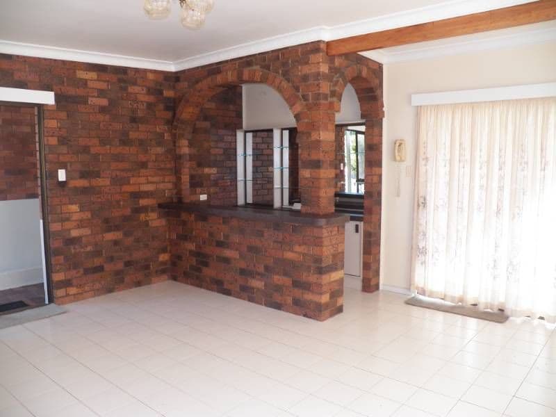 16 Wodonga Street, CLINTON QLD 4680, Clinton - Thumbnail 4