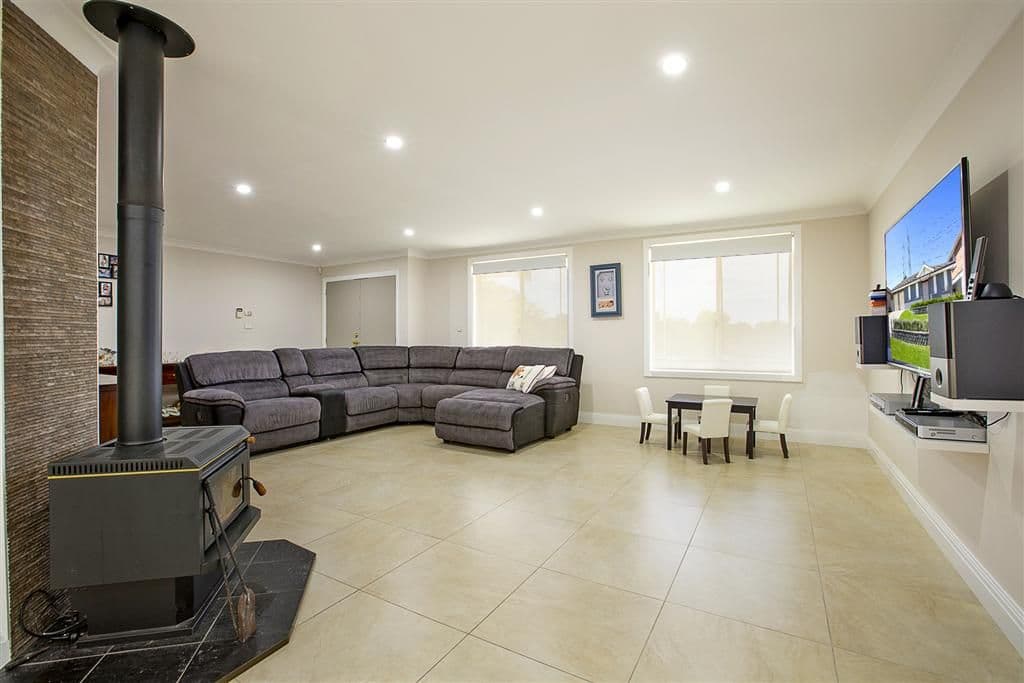 18 Yellowgum Close, Glenmore Park NSW 2745, Glenmore Park - Thumbnail 2