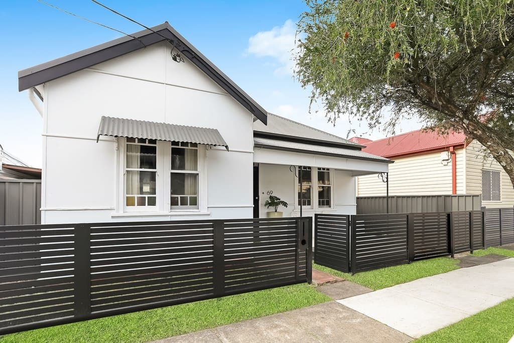 69 High Street, Mascot - Image 1