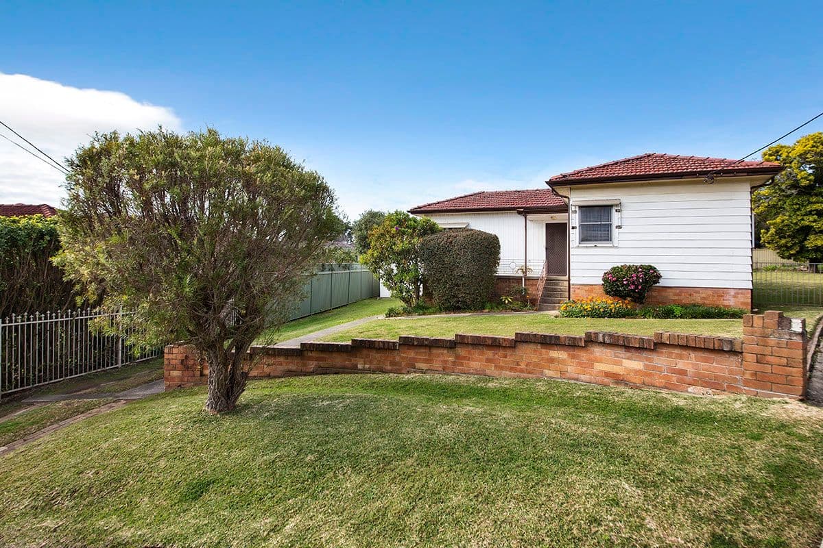 10 Wolstenholme Avenue, Gymea NSW 2227, Gymea - Thumbnail 2