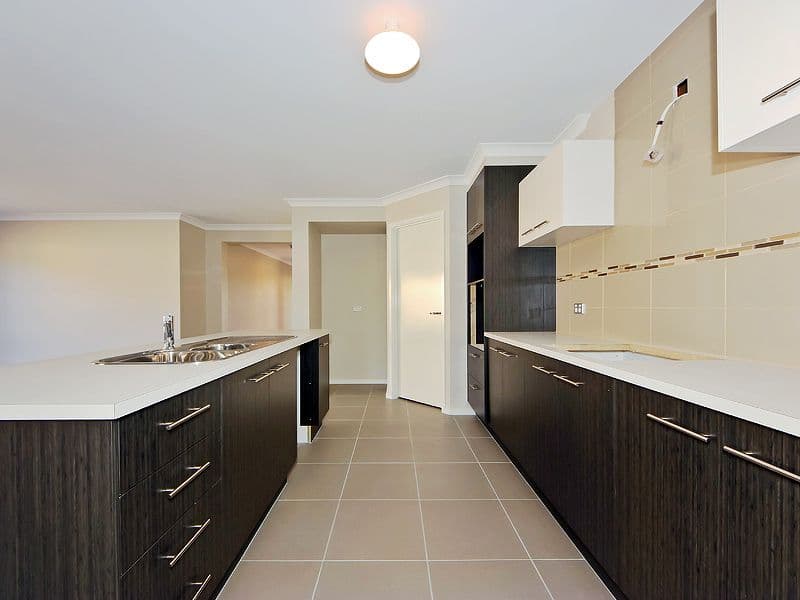 44 Larson Avenue, TARNEIT VIC 3029, Tarneit - Thumbnail 3