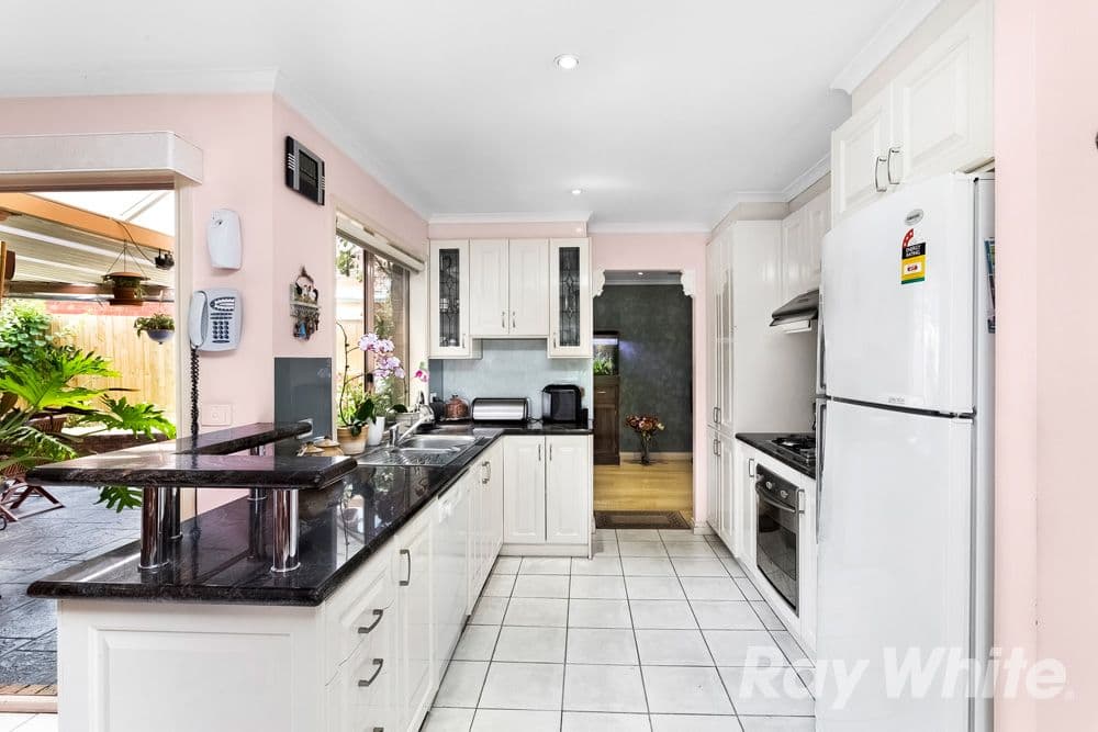36 Elmwood Crescent, Glen Waverley VIC 3150, Glen Waverley - Thumbnail 2
