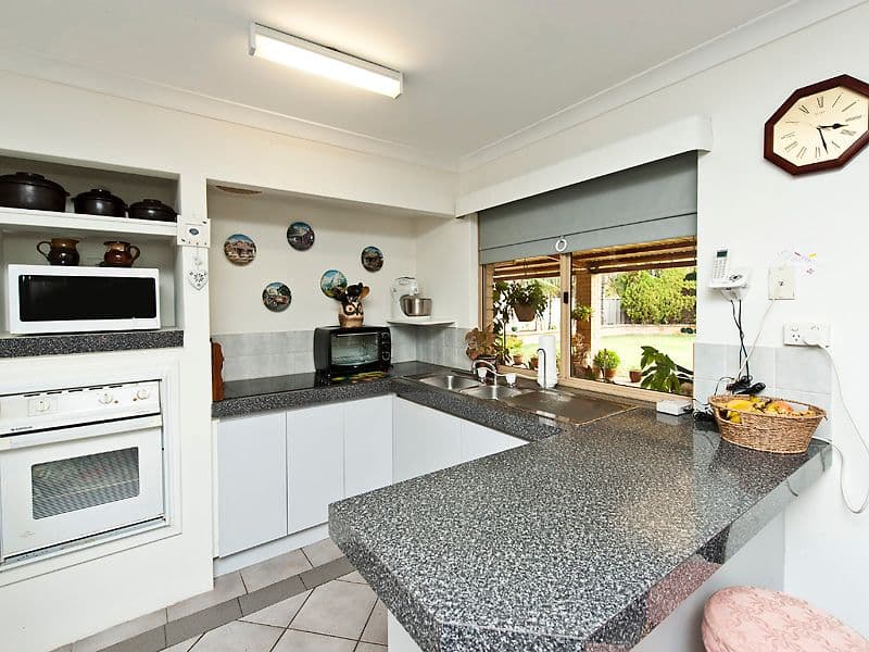 92 Woodbridge Drive, COOLOONGUP WA 6168, Cooloongup - Thumbnail 5
