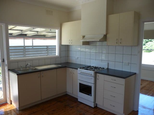 7 Griffith Street, WODONGA VIC 3690, Wodonga - Thumbnail 2
