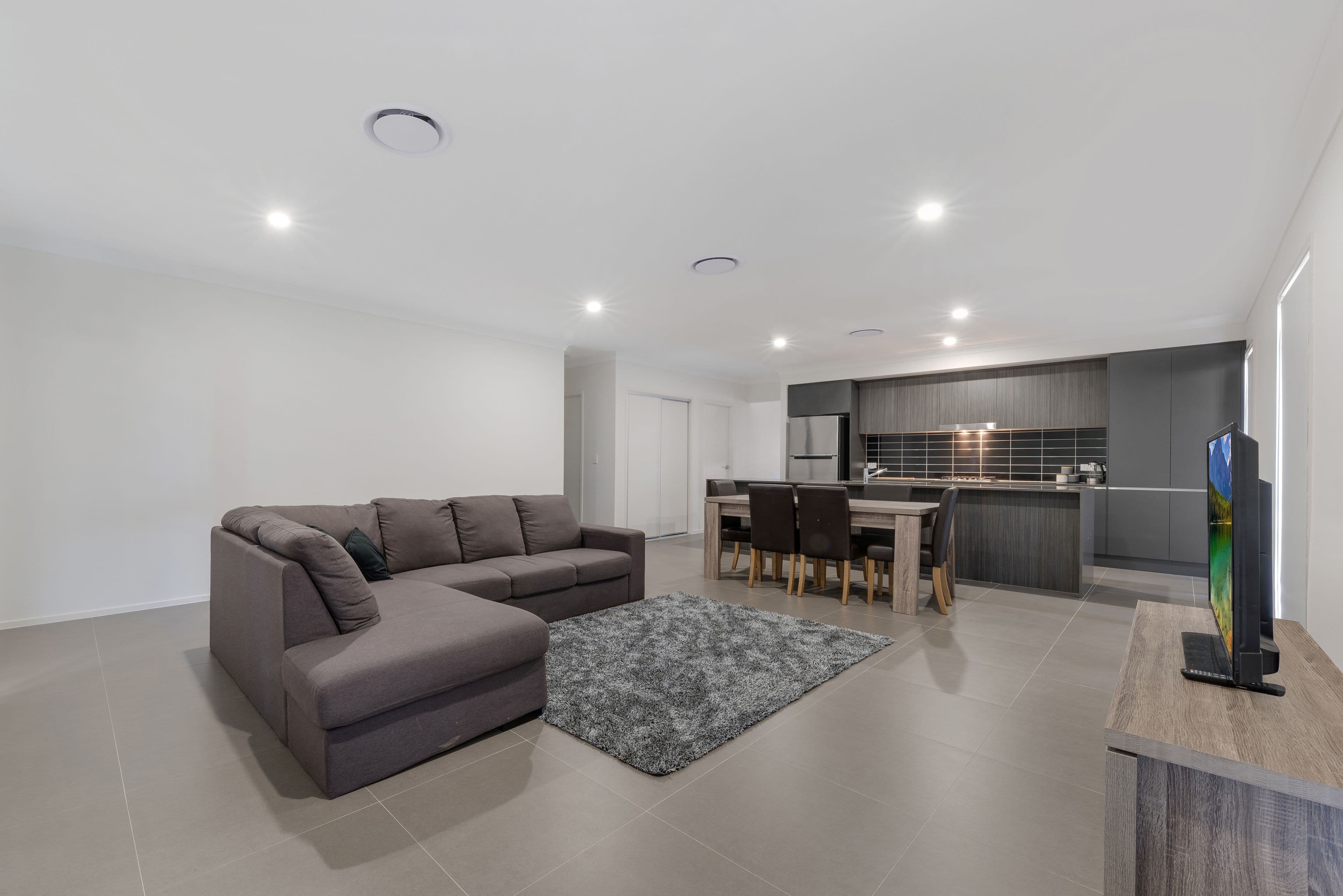 4 Taranga Street, Gledswood Hills - Image 1