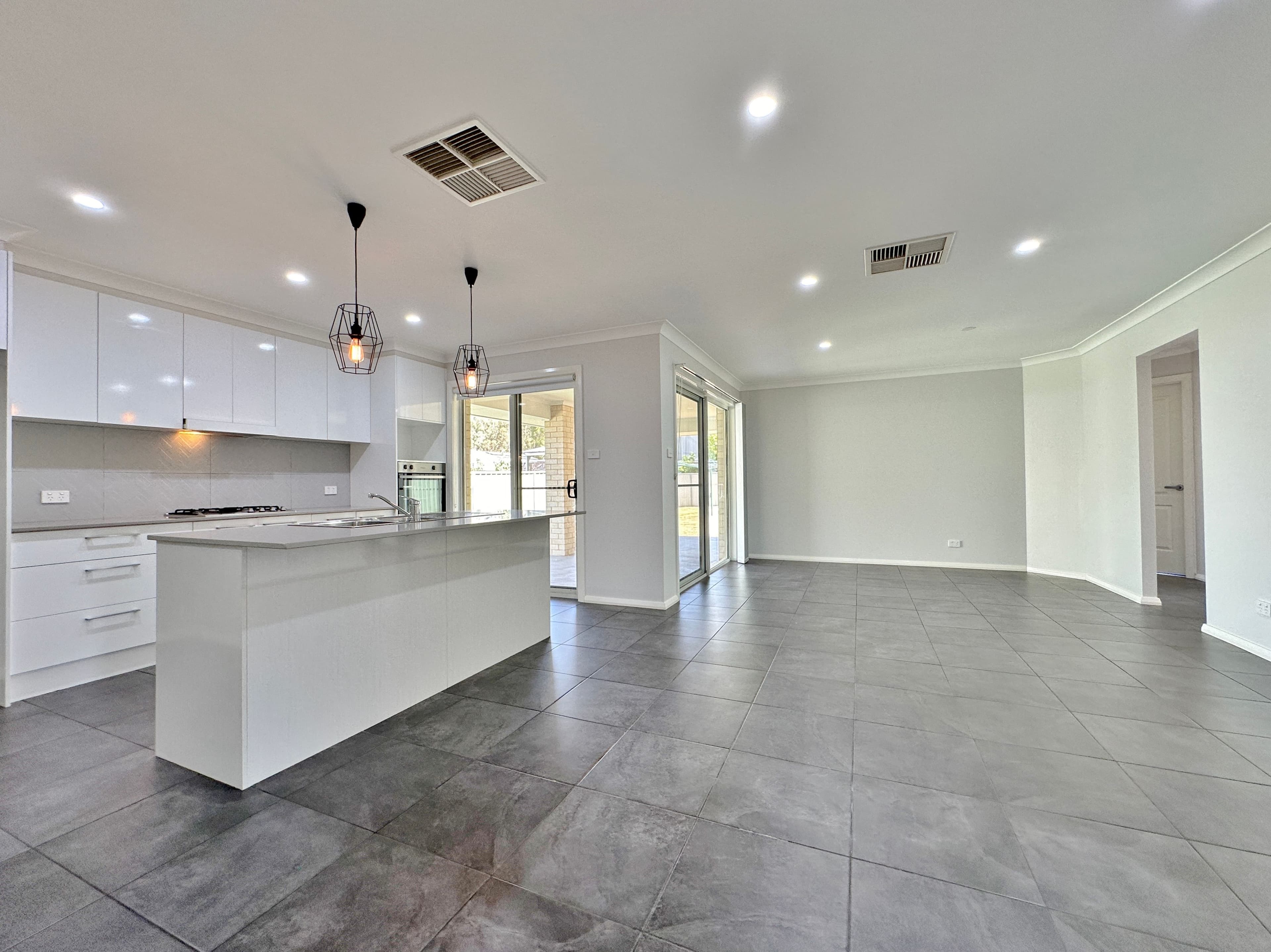 2 Francis Place, Young NSW 2594, Young - Thumbnail 2