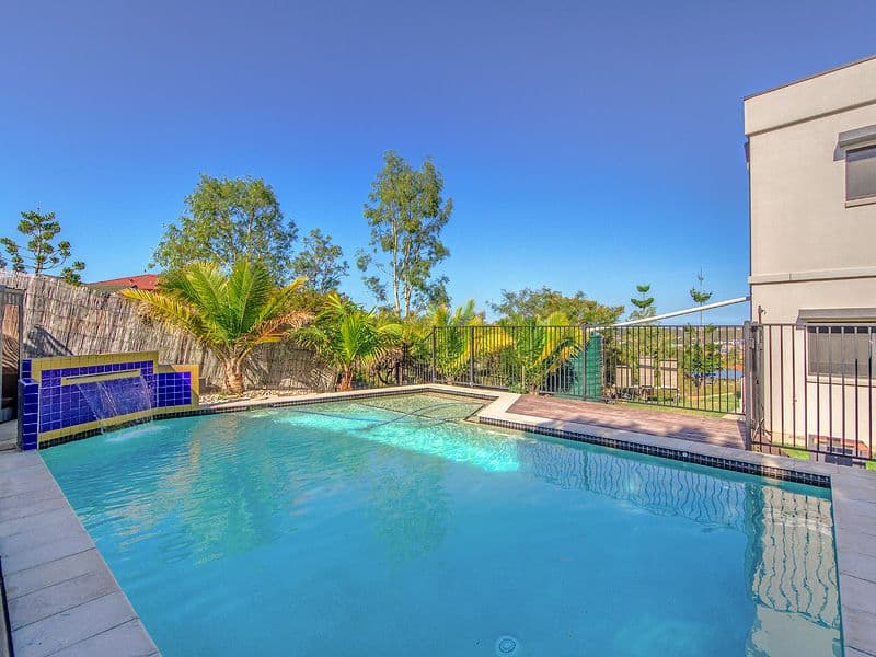17 Heatons Crescent, PACIFIC PINES QLD 4211, Pacific Pines - Thumbnail 2