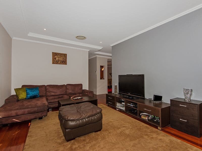 17 Heatons Crescent, PACIFIC PINES QLD 4211, Pacific Pines - Thumbnail 7