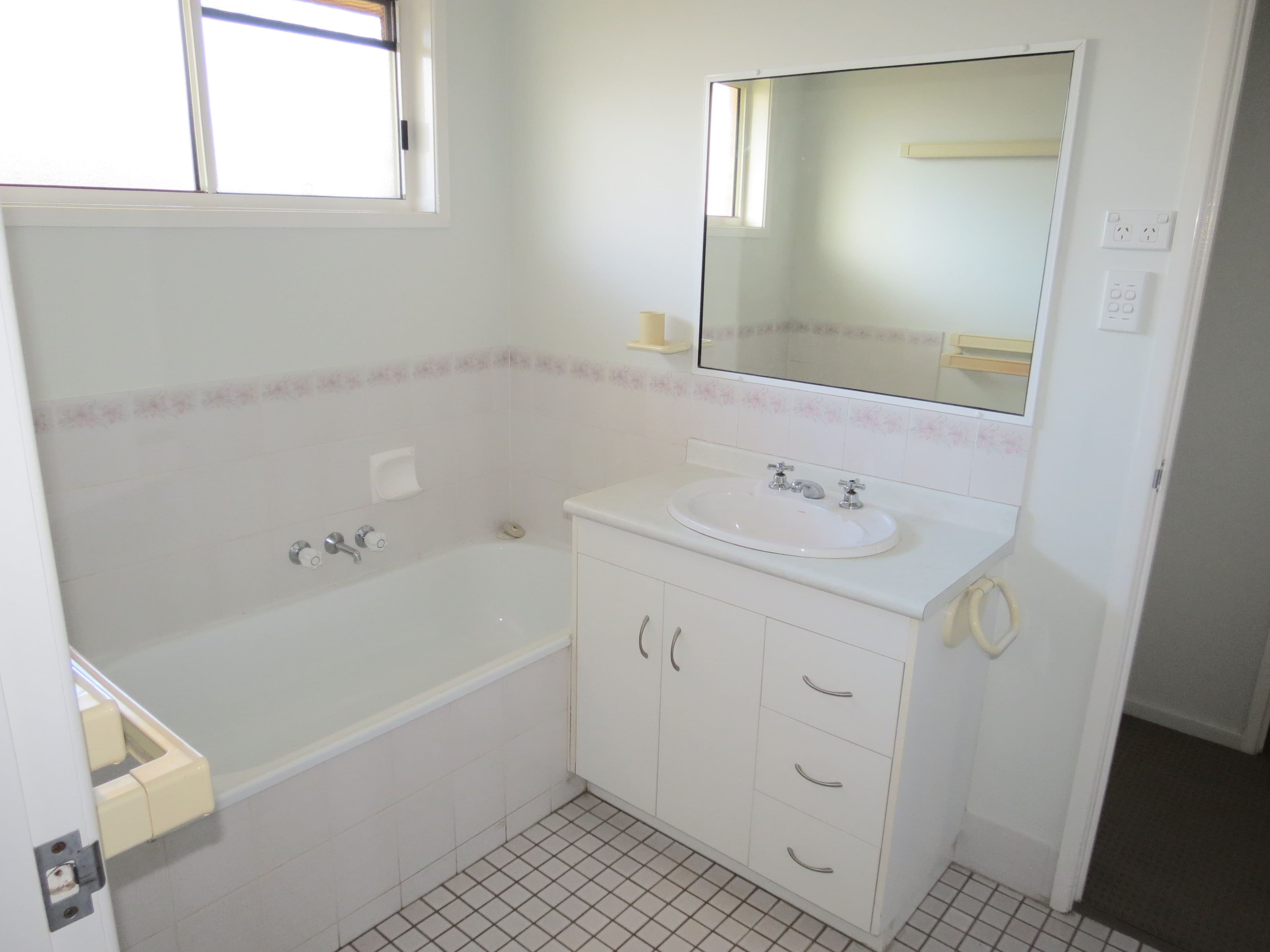 30 White Street, Emerald QLD 4720, Emerald - Thumbnail 5