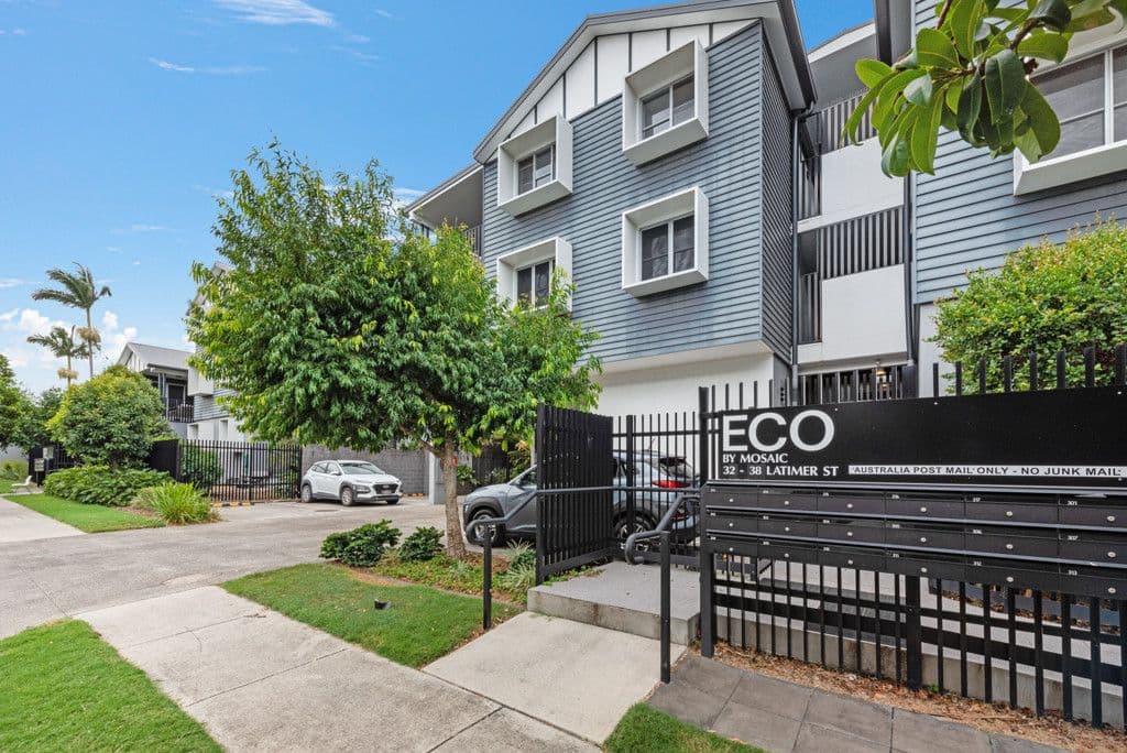 38 Latimer Street, Holland Park QLD 4121, Holland Park - Thumbnail 2