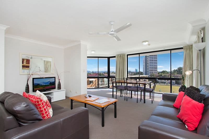 401 'Surfers Plaza Resort' 70 Remembrance Drive, Surfers Paradise QLD 4217, Surfers Paradise - Image 1