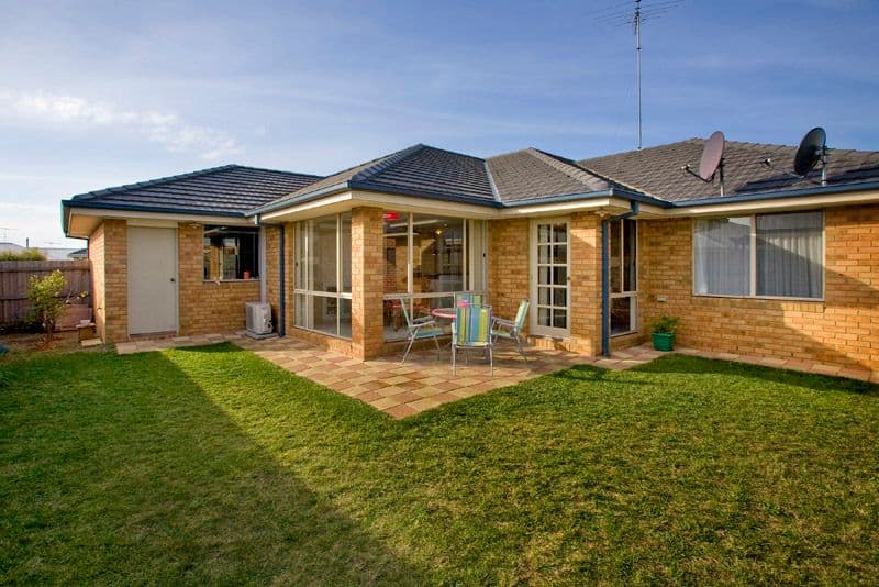 40 Meadenhall Drive, ST ALBANS PARK VIC 3219, St Albans Park - Thumbnail 4