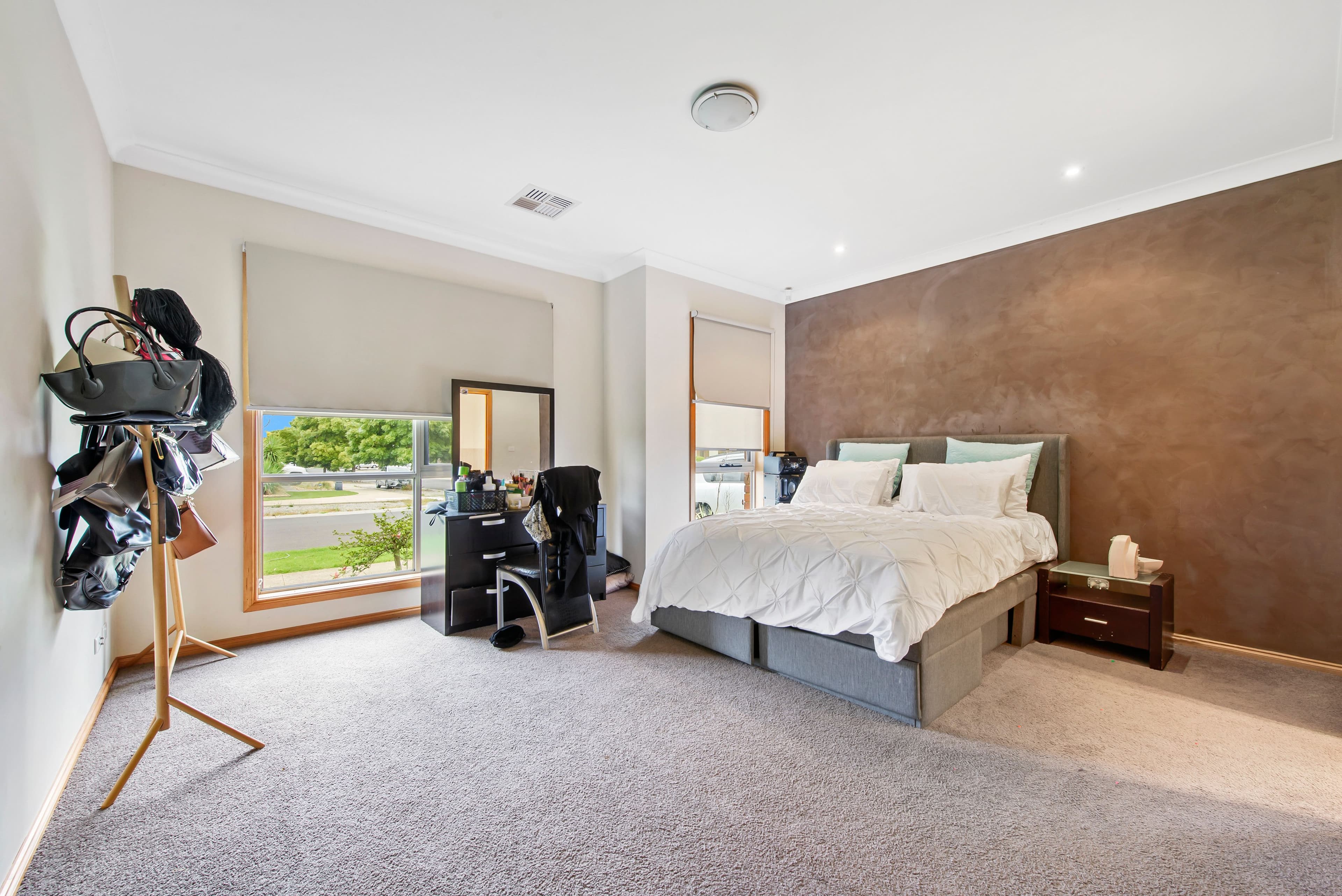 6 Hascombe Drive, Caroline Springs VIC 3023, Caroline Springs - Thumbnail 2