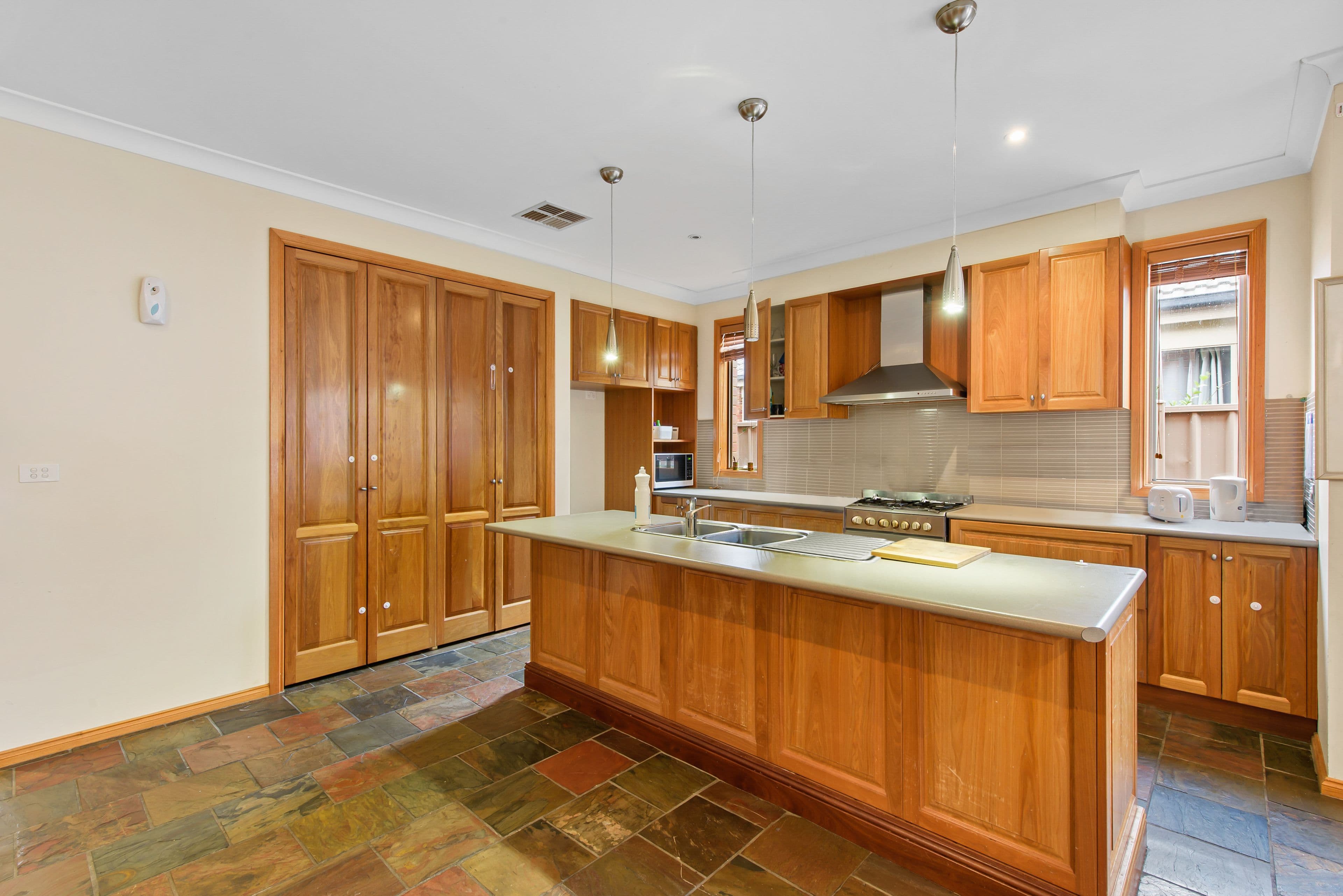 6 Hascombe Drive, Caroline Springs VIC 3023, Caroline Springs - Thumbnail 5