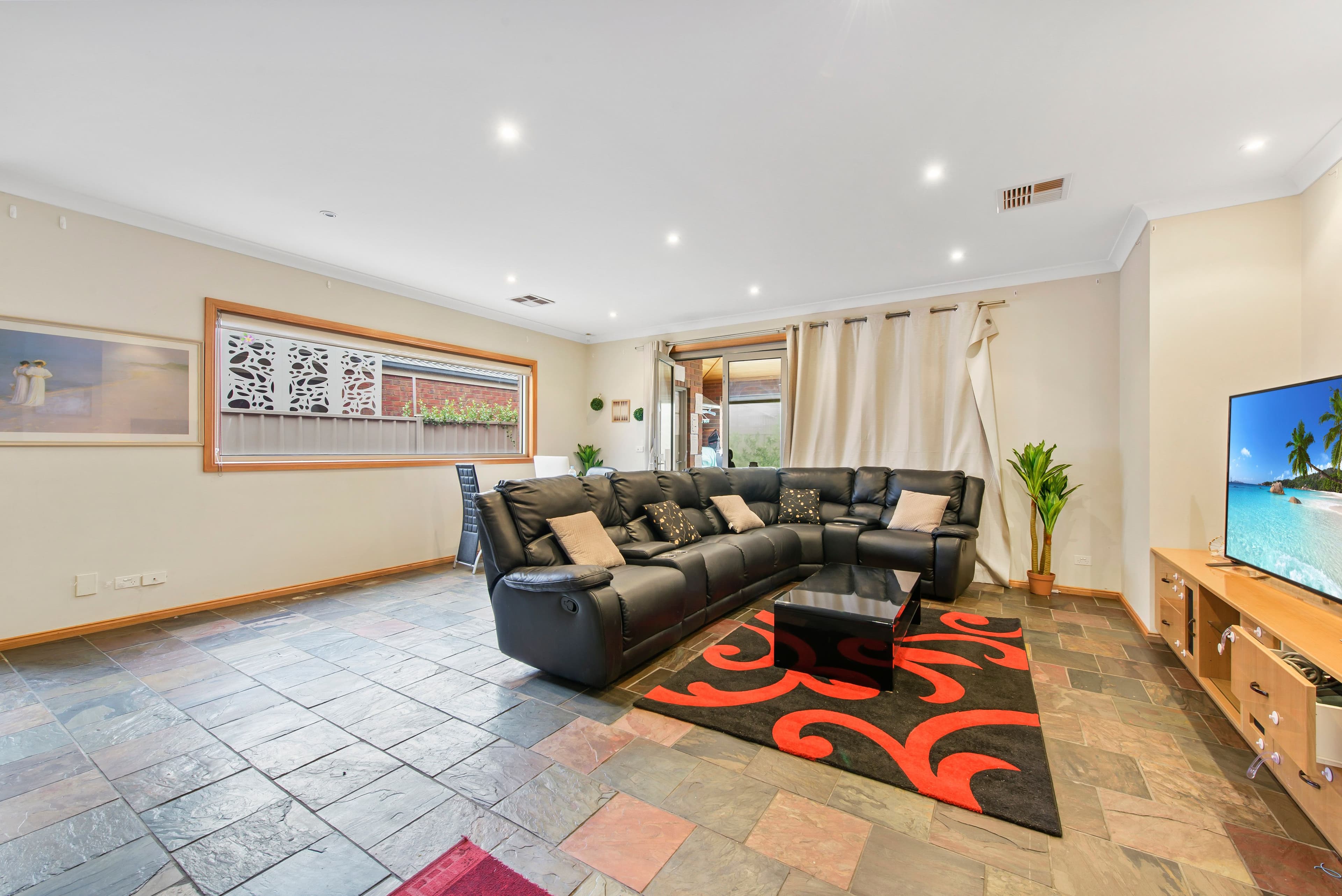 6 Hascombe Drive, Caroline Springs VIC 3023, Caroline Springs - Thumbnail 7