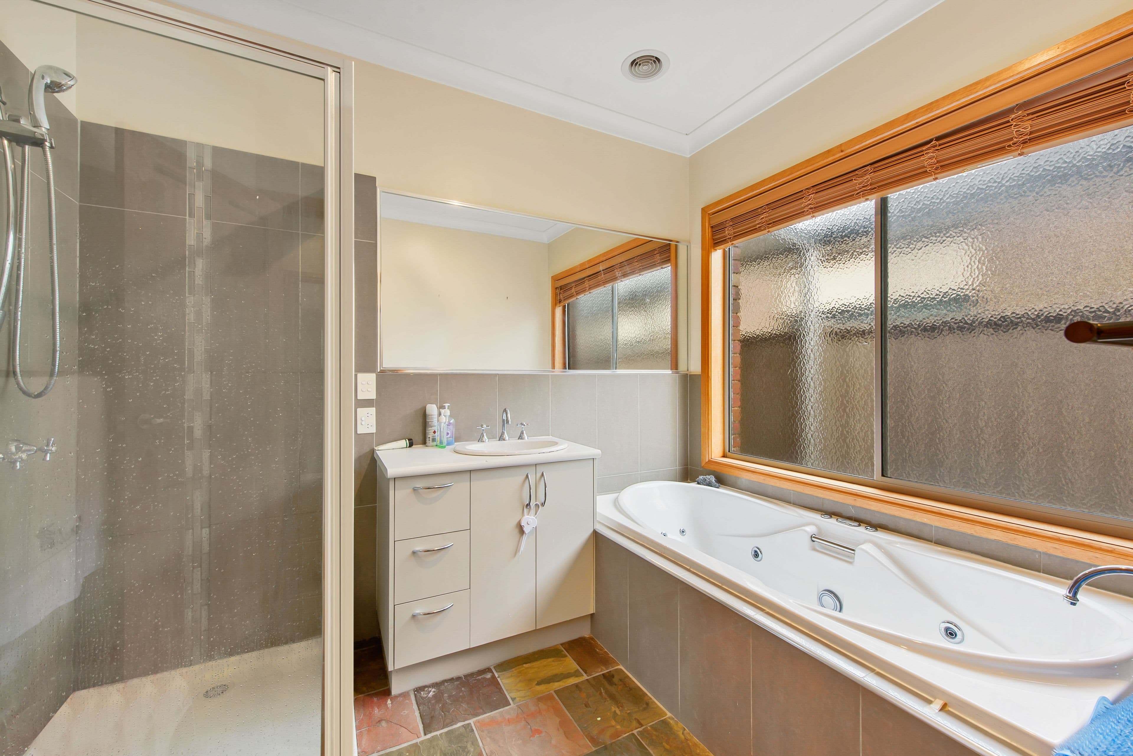 6 Hascombe Drive, Caroline Springs VIC 3023, Caroline Springs - Thumbnail 8