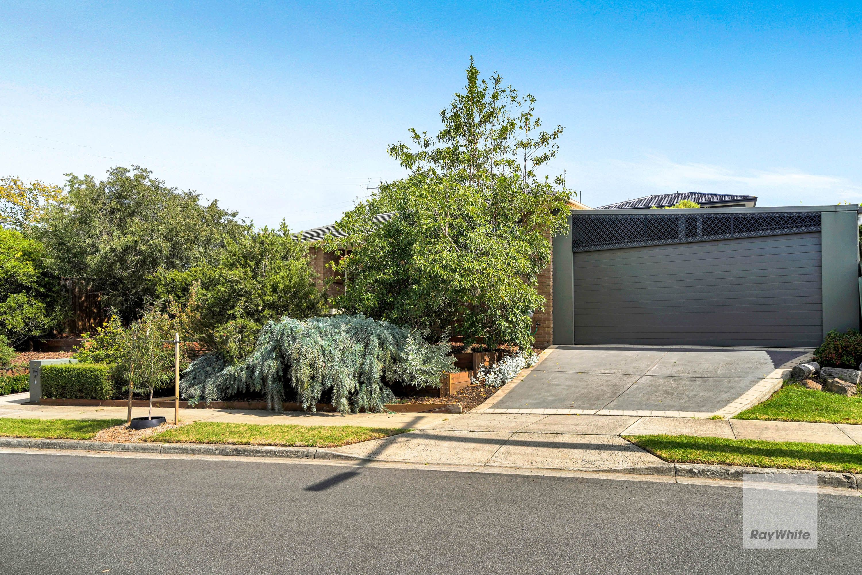 13 Fairbank Avenue, Gladstone Park VIC 3043, Gladstone Park - Thumbnail 2