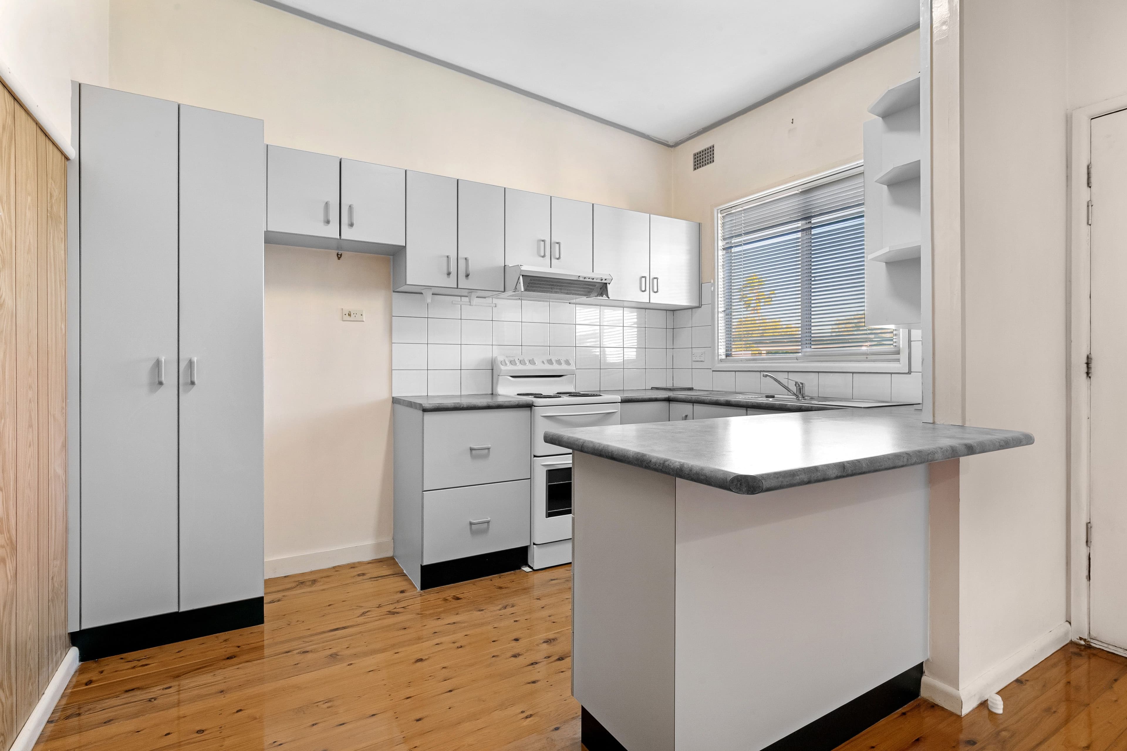 33 Second Avenue, Toukley NSW 2263, Toukley - Thumbnail 2