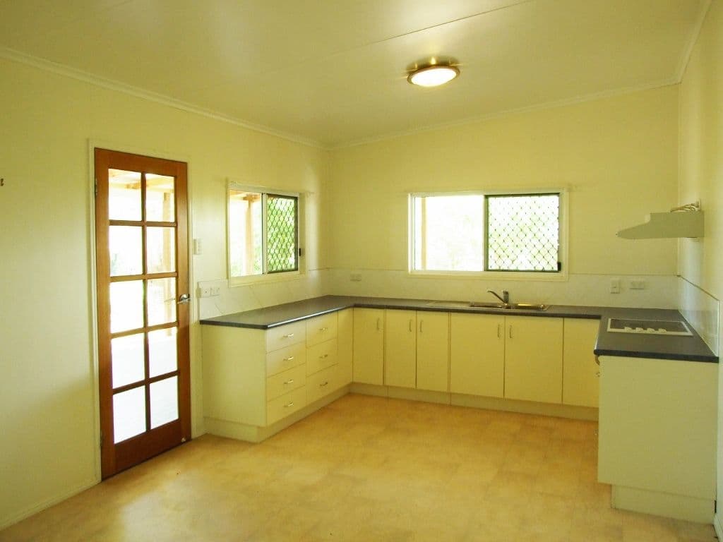 105 Kingfisher Street, Longreach QLD 4730, Longreach - Thumbnail 3