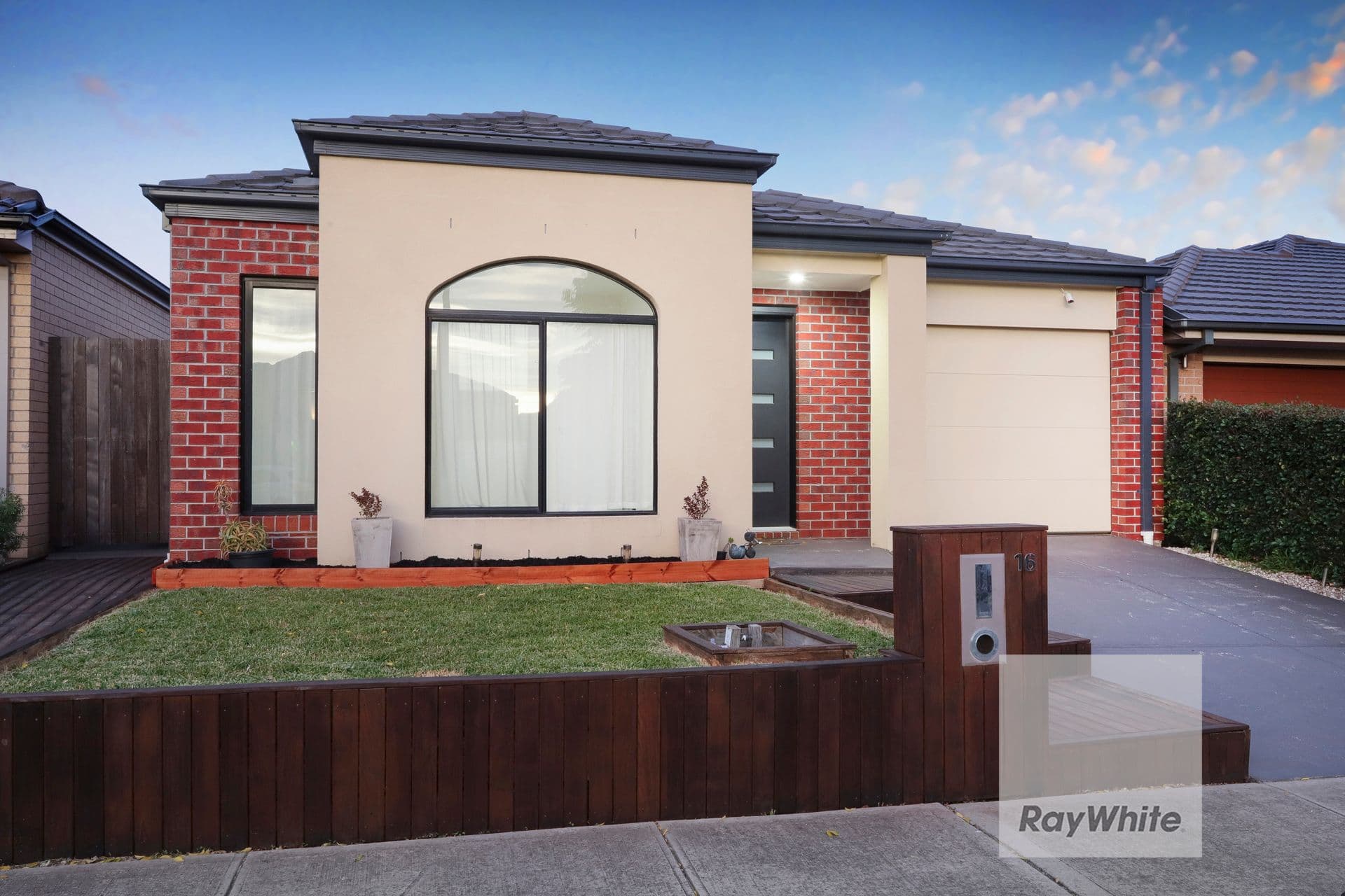 16 Scarlet Drive, Greenvale VIC 3059, Greenvale - Thumbnail 2