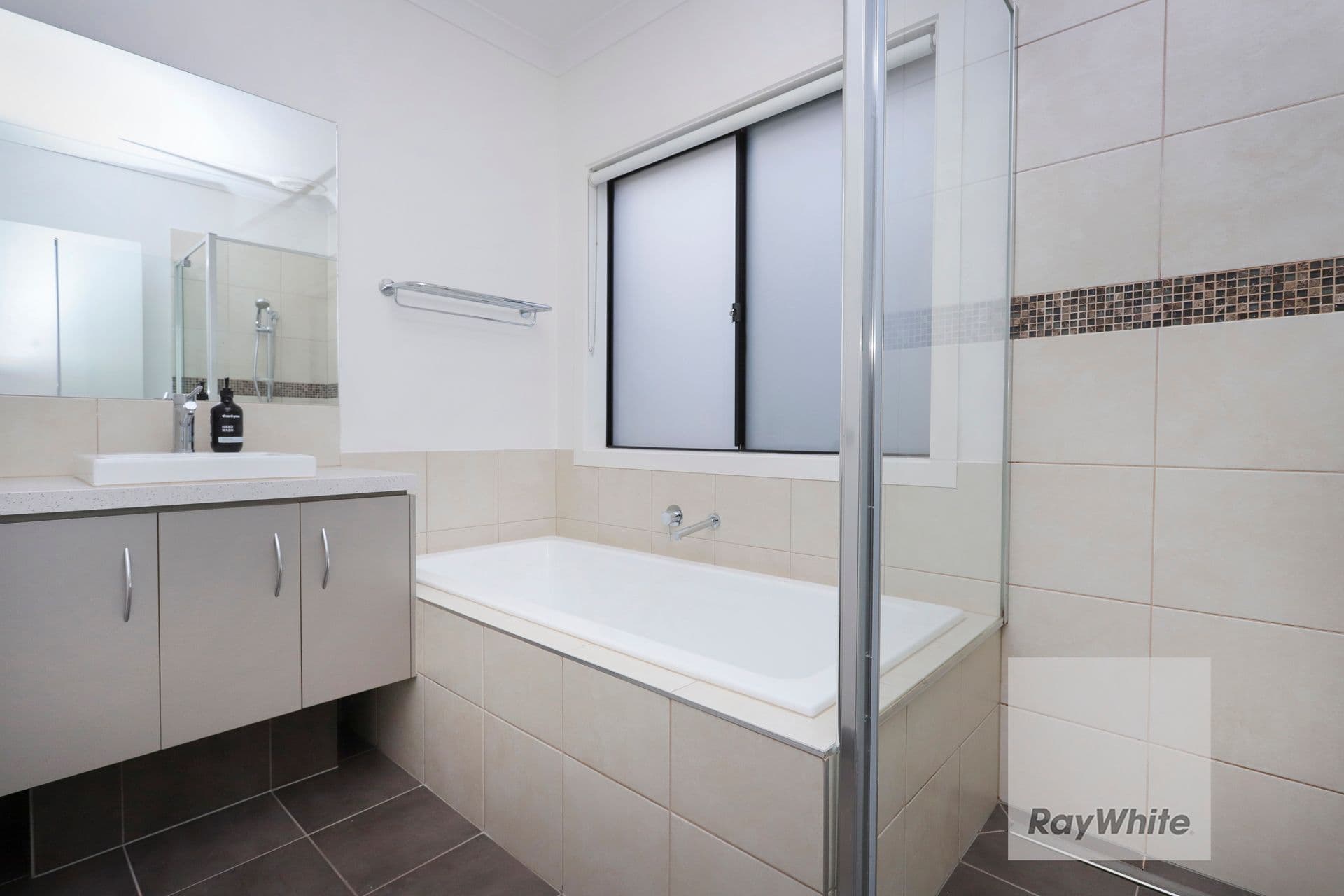 16 Scarlet Drive, Greenvale VIC 3059, Greenvale - Thumbnail 8