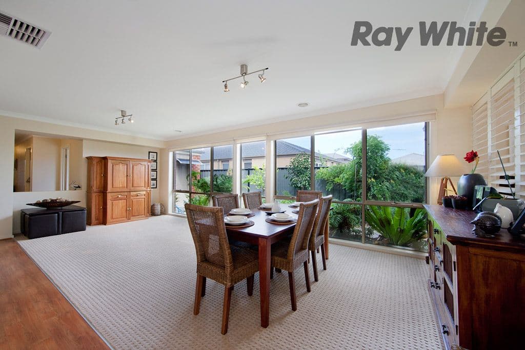 9 Coombes Court, POINT COOK VIC 3030, Point Cook - Thumbnail 2