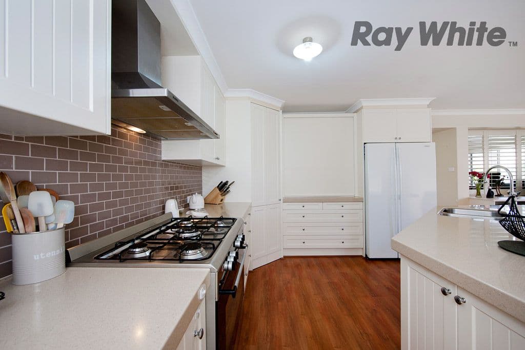 9 Coombes Court, POINT COOK VIC 3030, Point Cook - Thumbnail 4