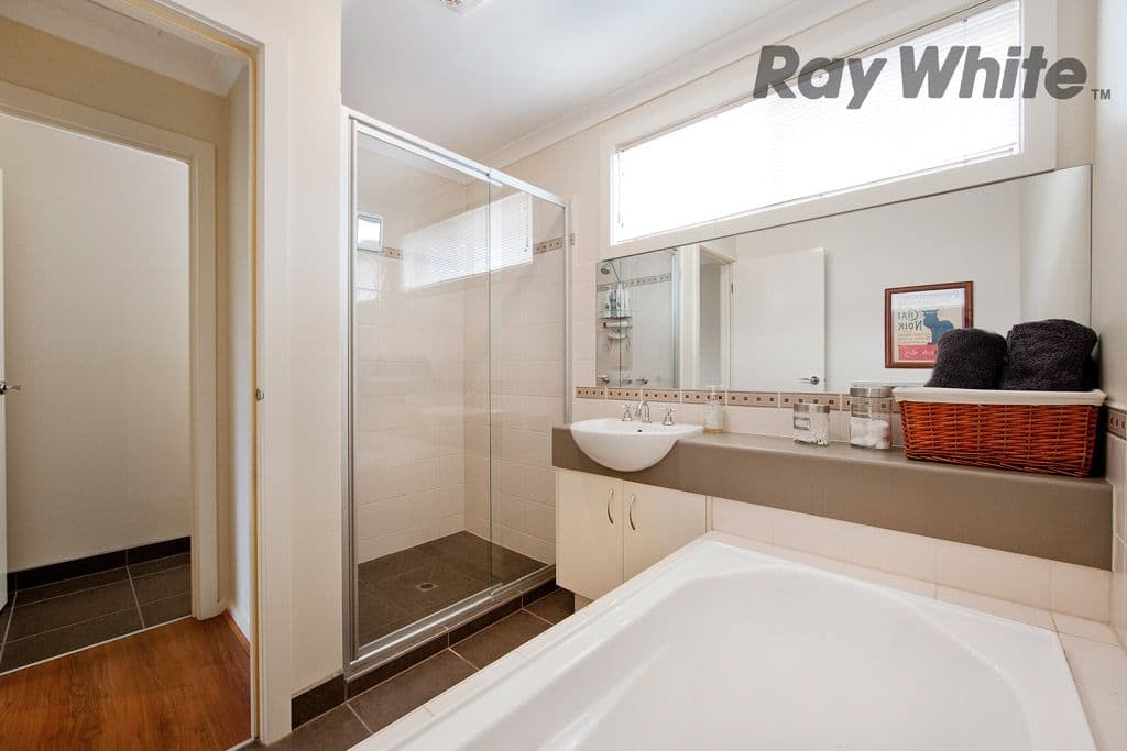 9 Coombes Court, POINT COOK VIC 3030, Point Cook - Thumbnail 8