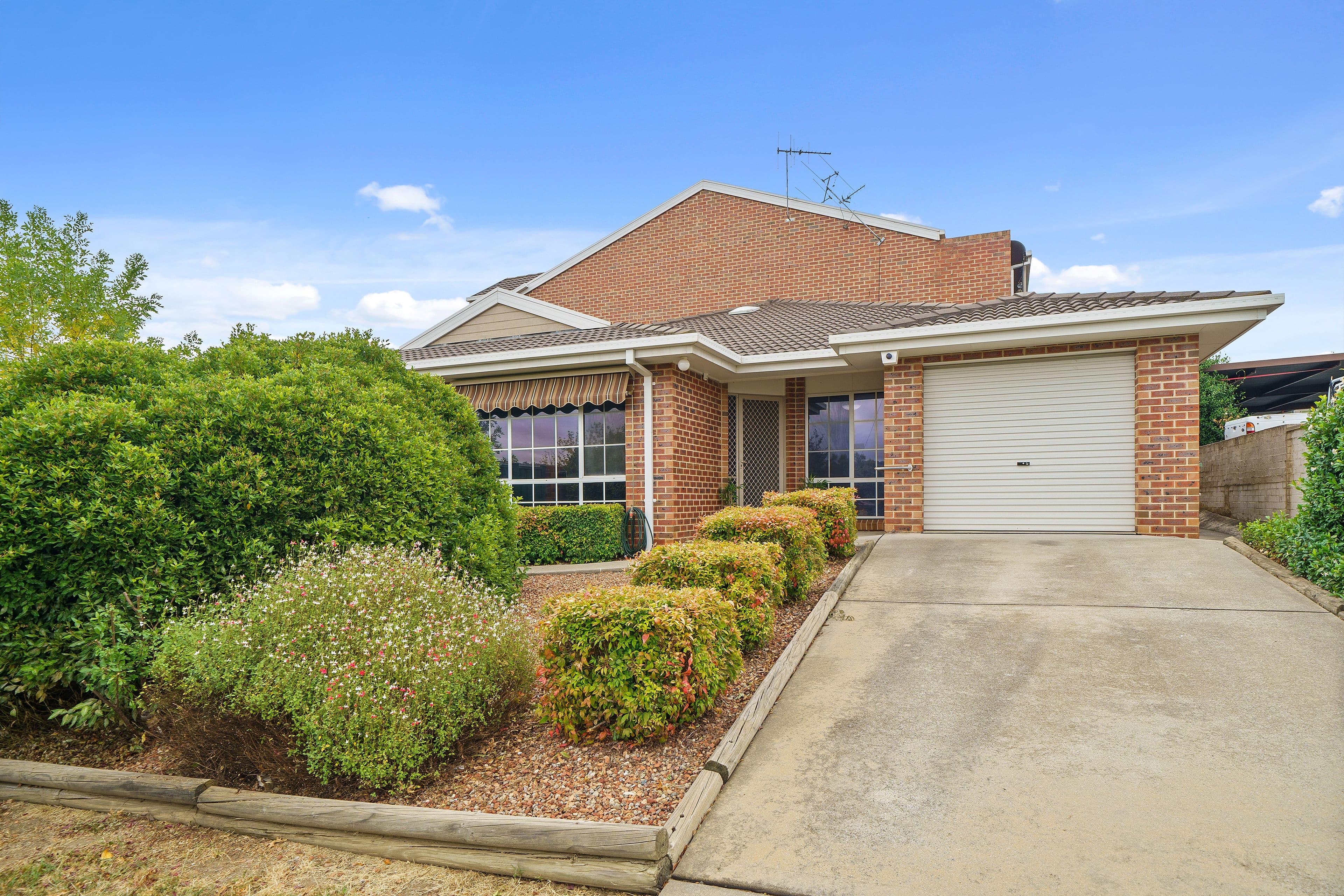 41 Carinya Street, Queanbeyan NSW 2620, Queanbeyan - Image 1