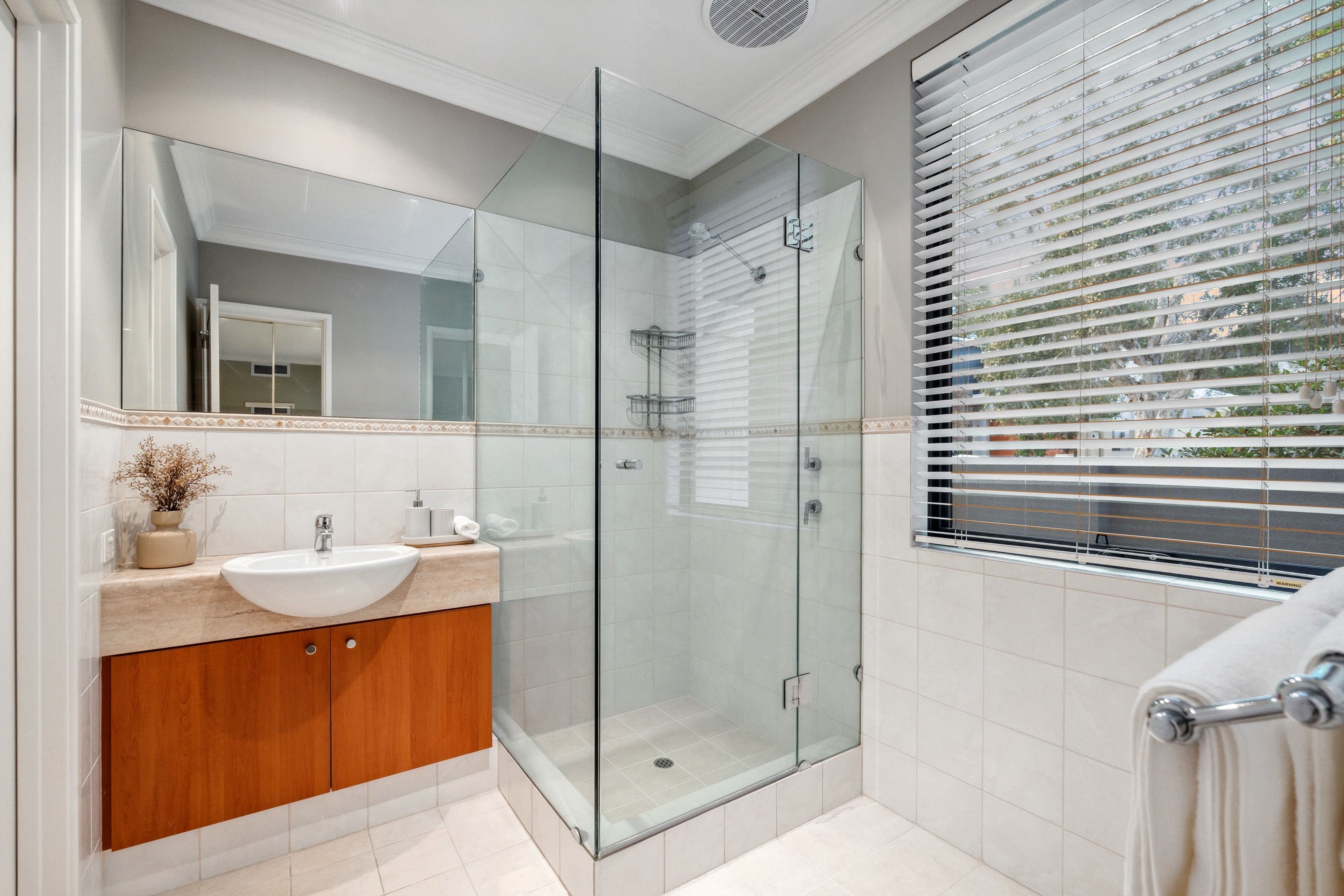 24 Frobisher Avenue, Sorrento WA 6020, Sorrento - Thumbnail 7