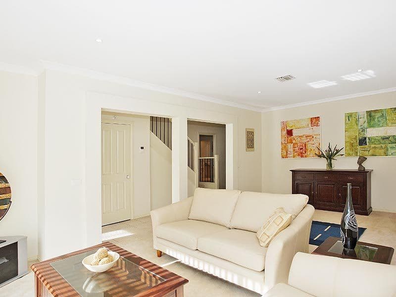 6 Mintleaf Grove, MITCHAM VIC 3132, Mitcham - Thumbnail 2