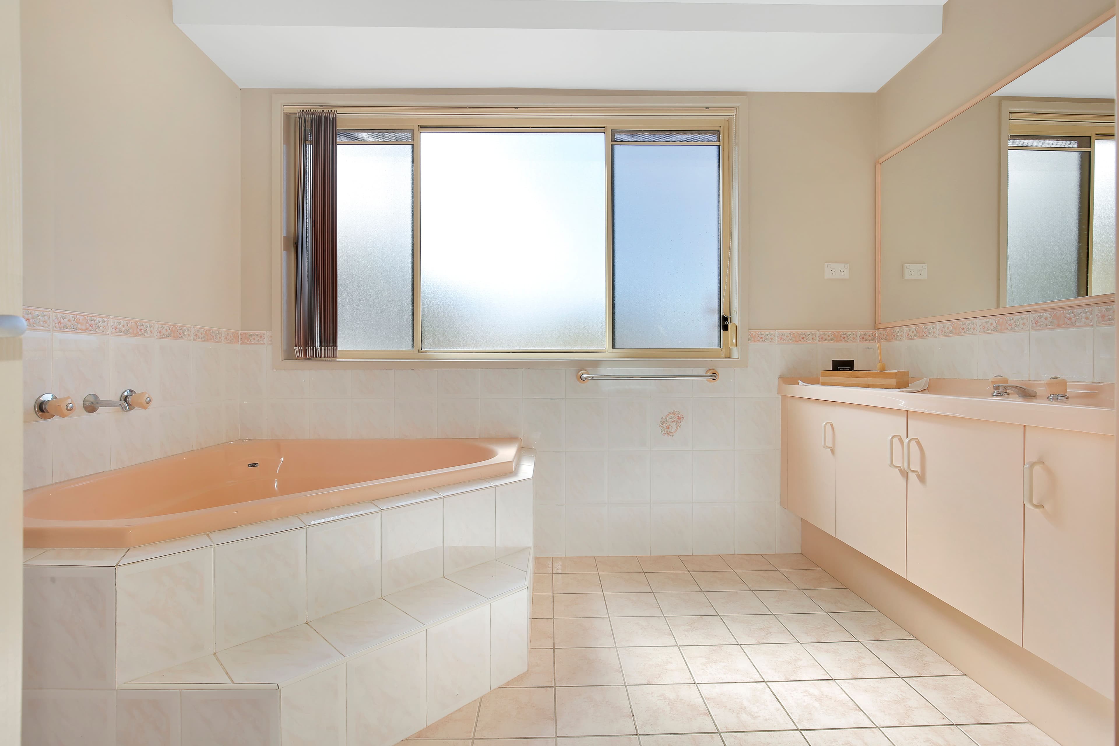 15 Sandalwood Road, Farmborough Heights - Thumbnail 6