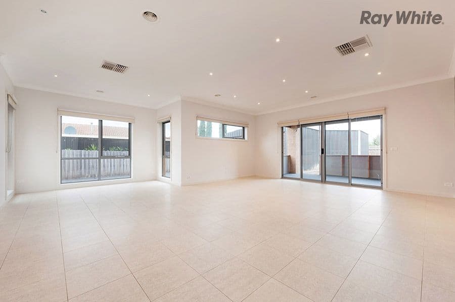 15 Mowbray Crescent, Kurunjang VIC 3337, Kurunjang - Thumbnail 5