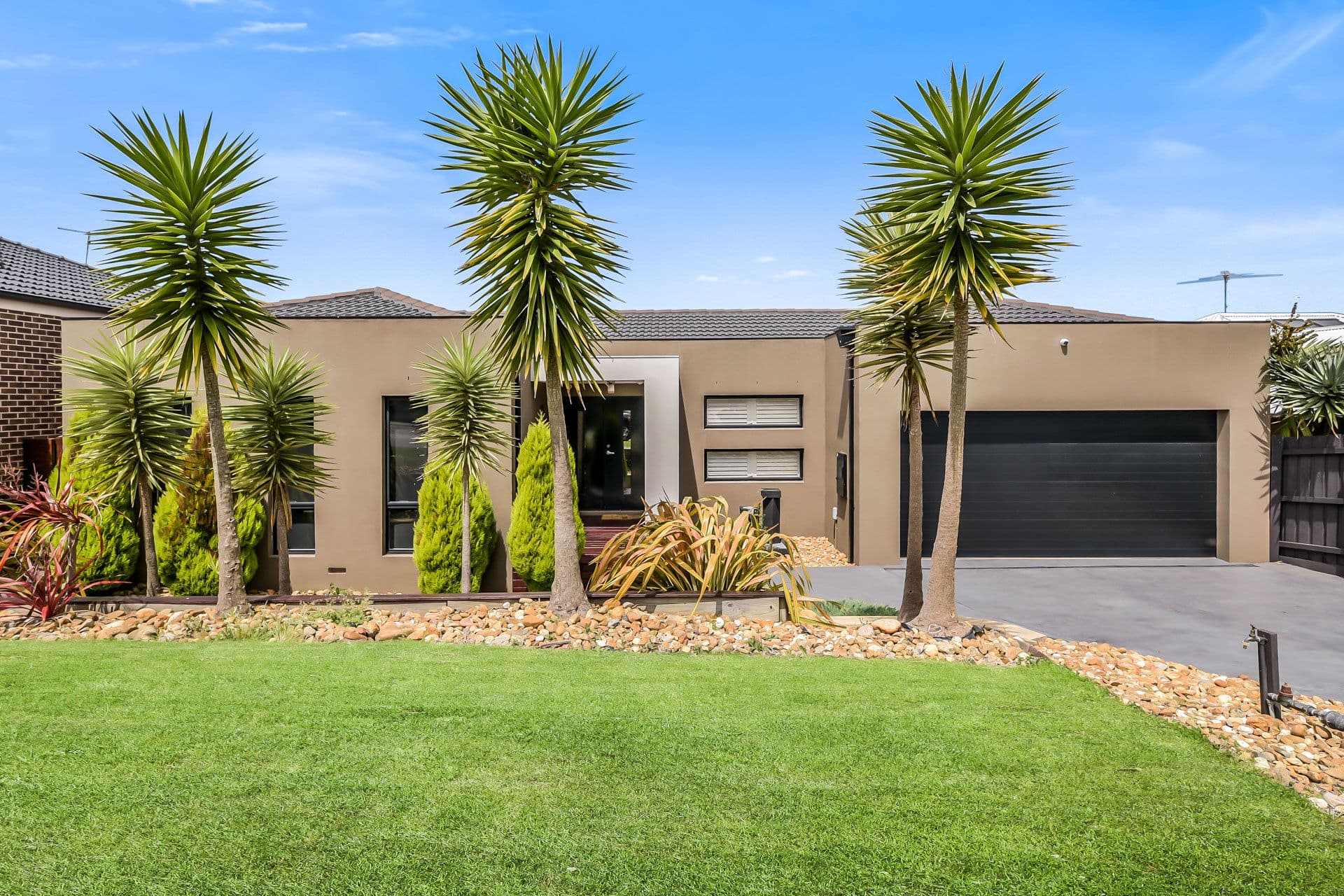 27 Sheldon Drive, Berwick VIC 3806, Berwick - Image 1