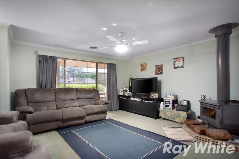 37 Adrian Drive, PAKENHAM VIC 3810, Pakenham - Thumbnail 3