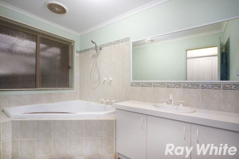 37 Adrian Drive, PAKENHAM VIC 3810, Pakenham - Thumbnail 8