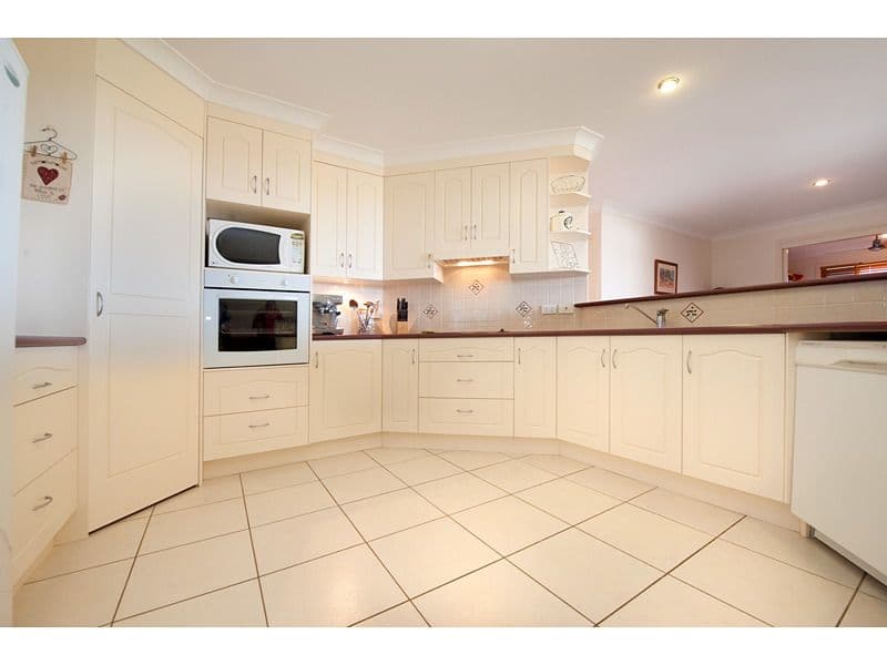 19 Woodford Way, NORMAN GARDENS QLD 4701, Norman Gardens - Thumbnail 2