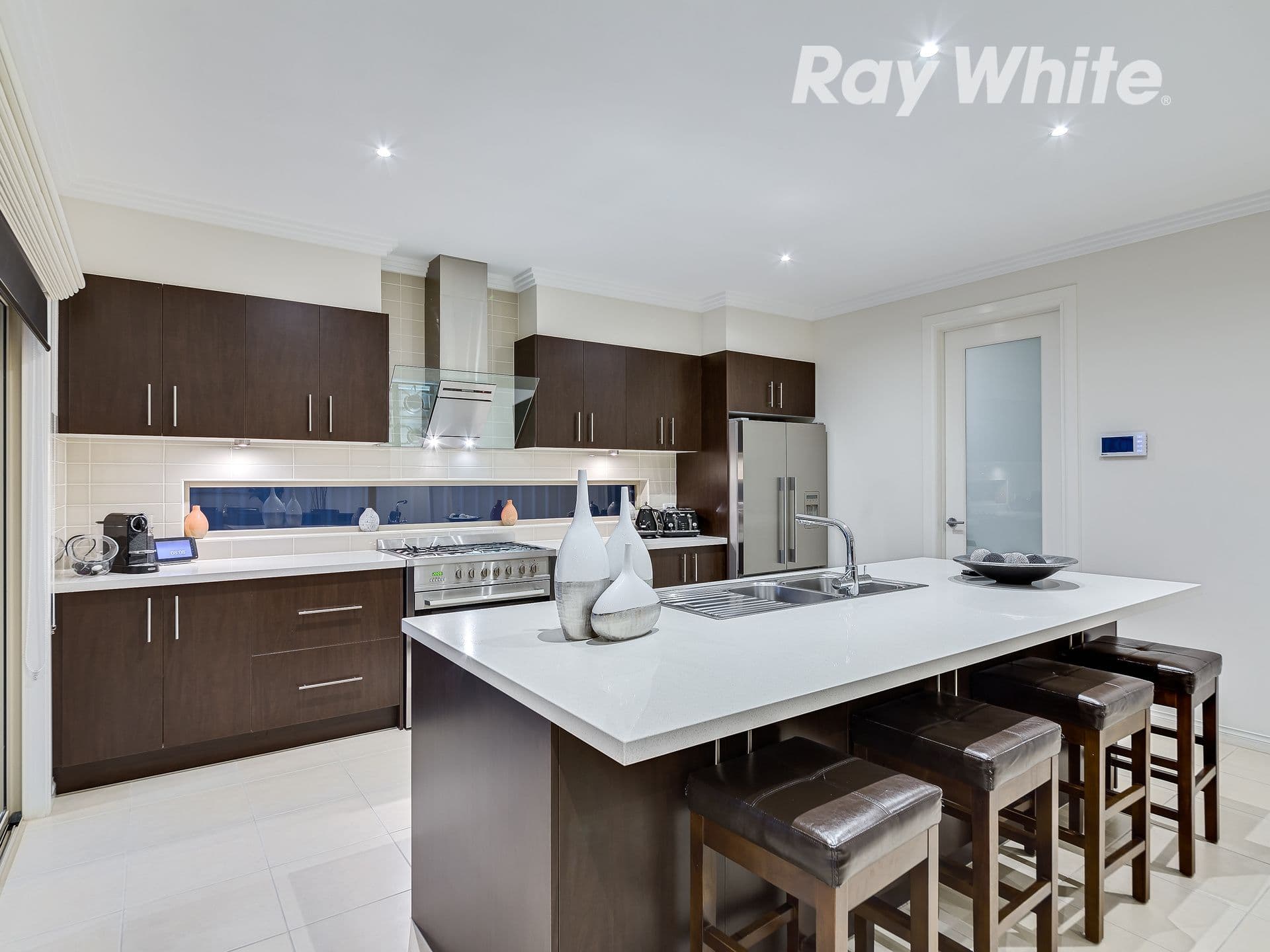 8 Bridgehaven Drive, Craigieburn VIC 3064, Craigieburn - Thumbnail 2