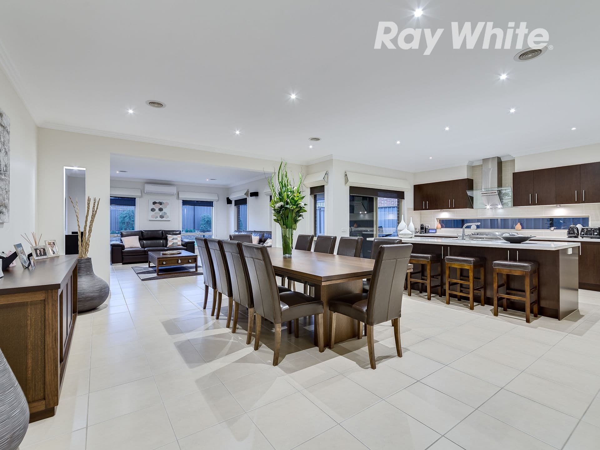 8 Bridgehaven Drive, Craigieburn VIC 3064, Craigieburn - Thumbnail 4