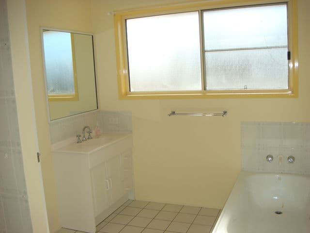 1 Marshall Avenue, ANDERGROVE QLD 4740, Andergrove - Thumbnail 4